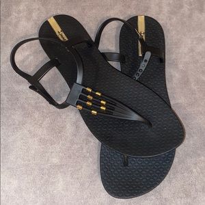 Ipamema sz 9 adjustable thong sandals